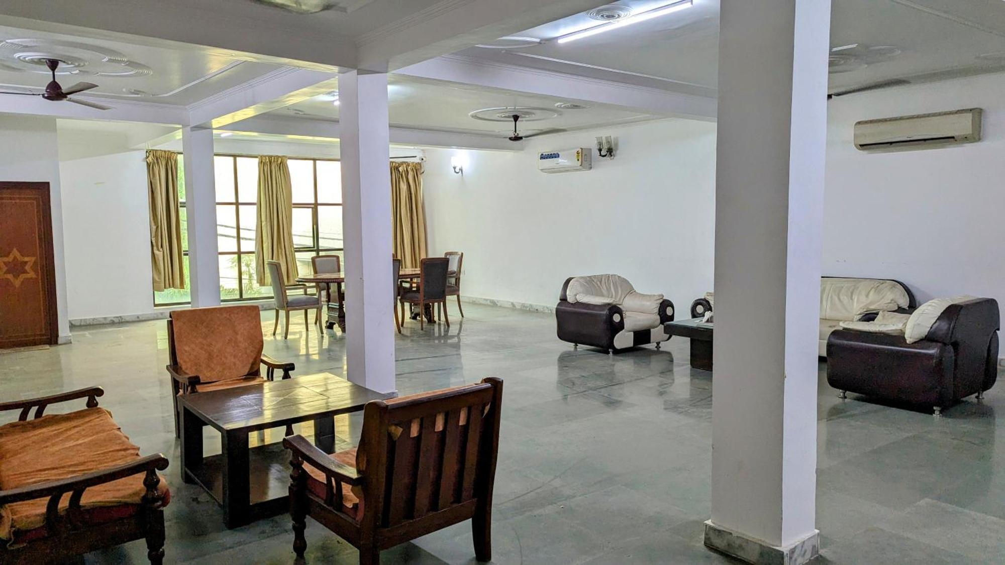 Hotel Lecston @Yashobhoomi Dwarka Sector - 25 Metro Station Делхи Екстериор снимка