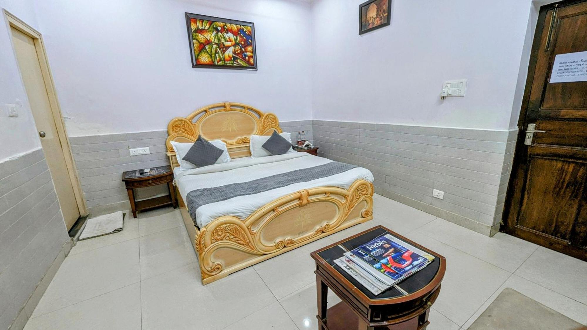 Hotel Lecston @Yashobhoomi Dwarka Sector - 25 Metro Station Делхи Екстериор снимка