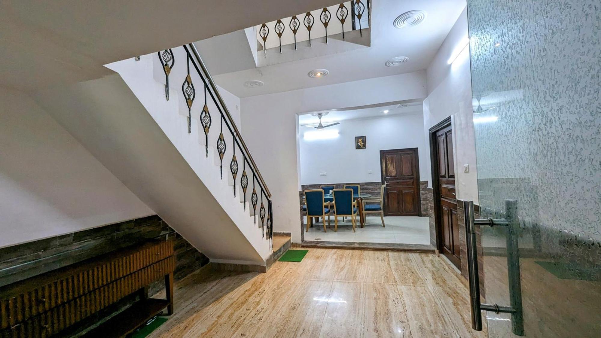Hotel Lecston @Yashobhoomi Dwarka Sector - 25 Metro Station Делхи Екстериор снимка