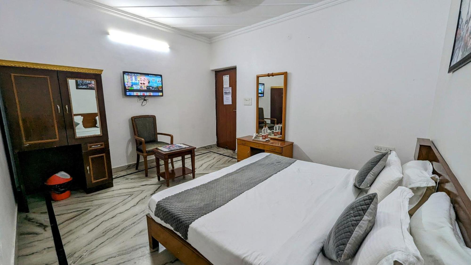 Hotel Lecston @Yashobhoomi Dwarka Sector - 25 Metro Station Делхи Екстериор снимка