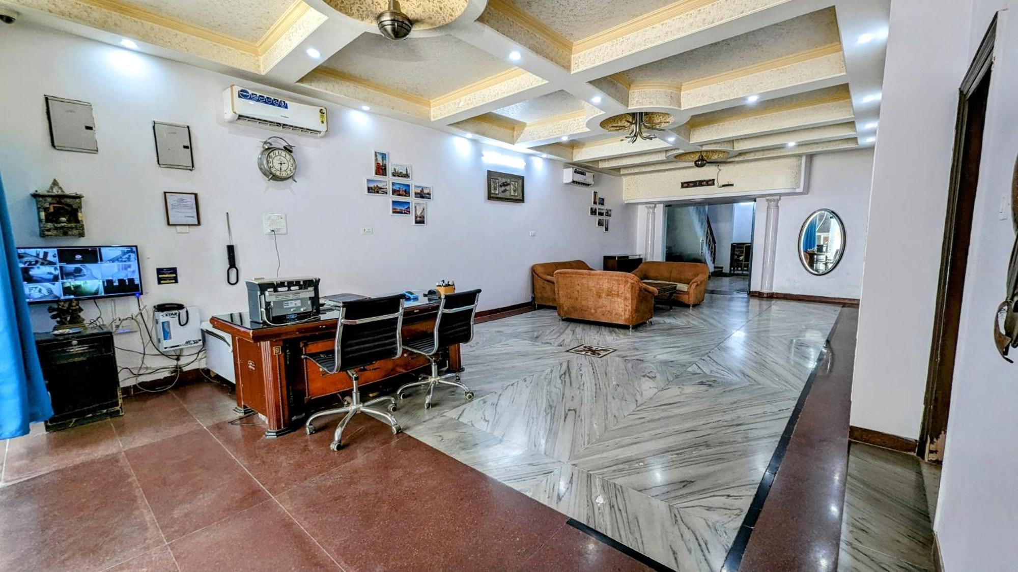 Hotel Lecston @Yashobhoomi Dwarka Sector - 25 Metro Station Делхи Екстериор снимка