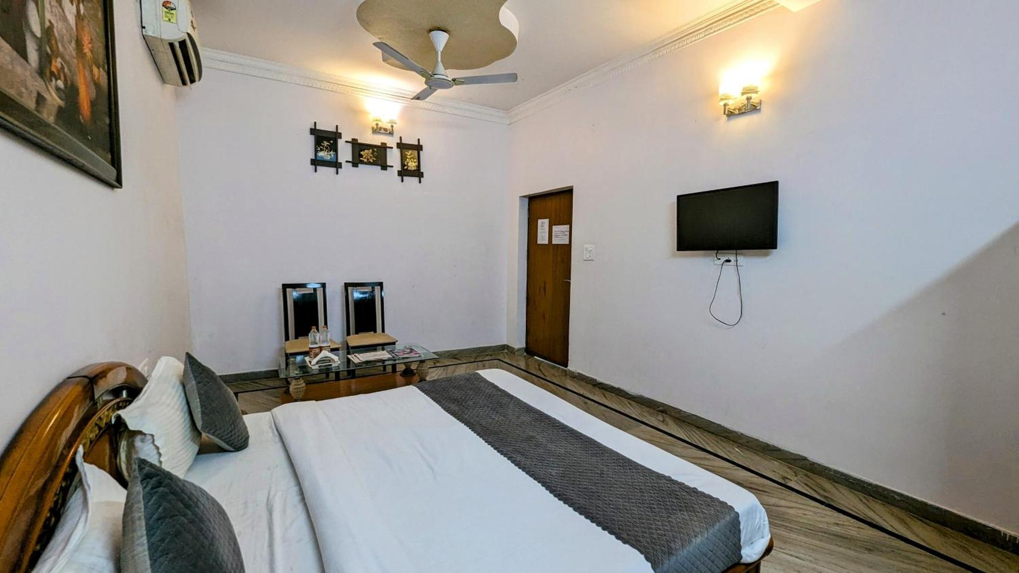 Hotel Lecston @Yashobhoomi Dwarka Sector - 25 Metro Station Делхи Екстериор снимка