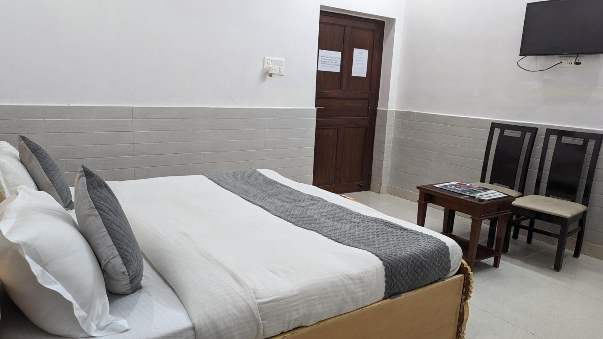 Hotel Lecston @Yashobhoomi Dwarka Sector - 25 Metro Station Делхи Екстериор снимка
