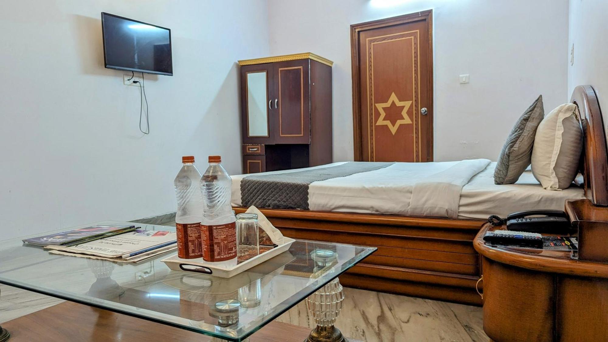 Hotel Lecston @Yashobhoomi Dwarka Sector - 25 Metro Station Делхи Екстериор снимка