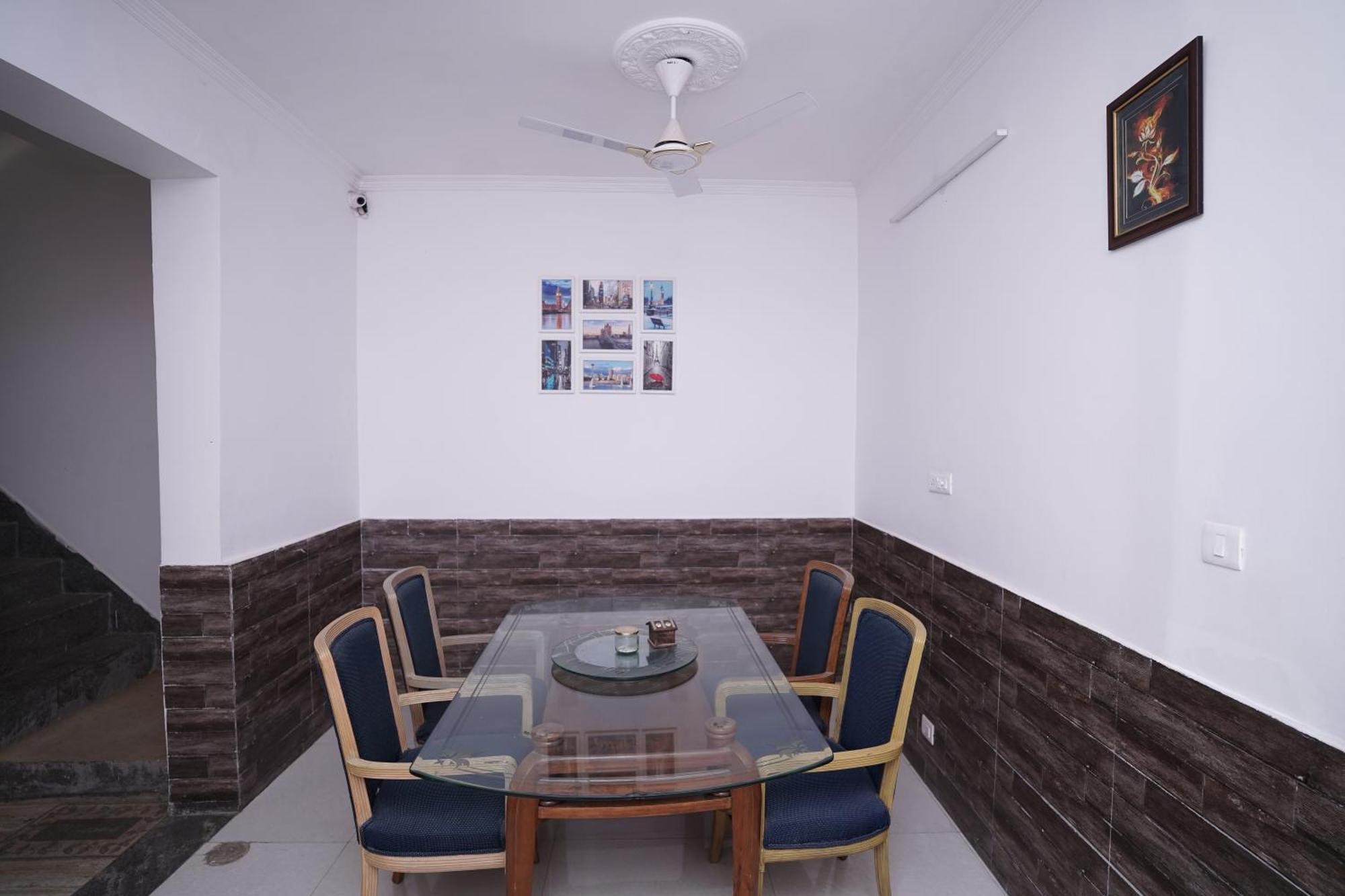 Hotel Lecston @Yashobhoomi Dwarka Sector - 25 Metro Station Делхи Екстериор снимка