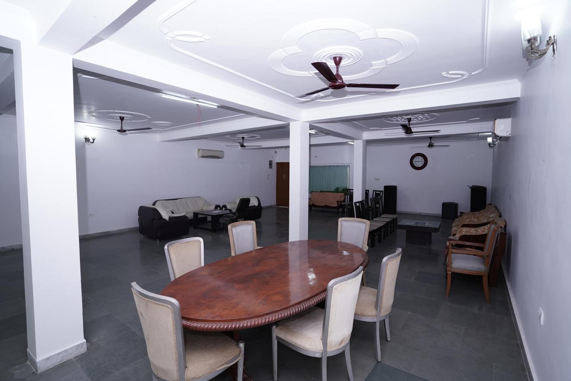 Hotel Lecston @Yashobhoomi Dwarka Sector - 25 Metro Station Делхи Екстериор снимка