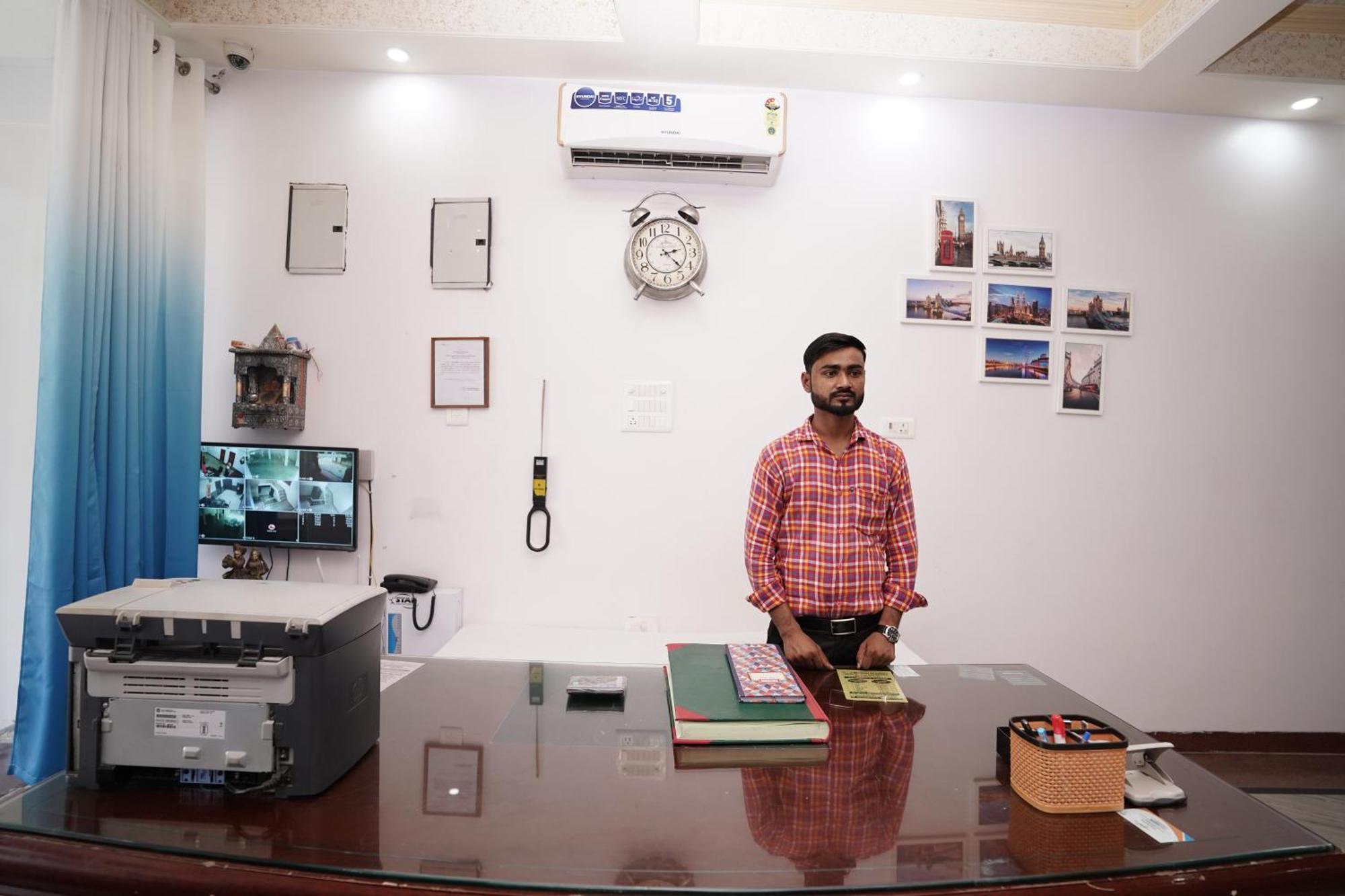Hotel Lecston @Yashobhoomi Dwarka Sector - 25 Metro Station Делхи Екстериор снимка