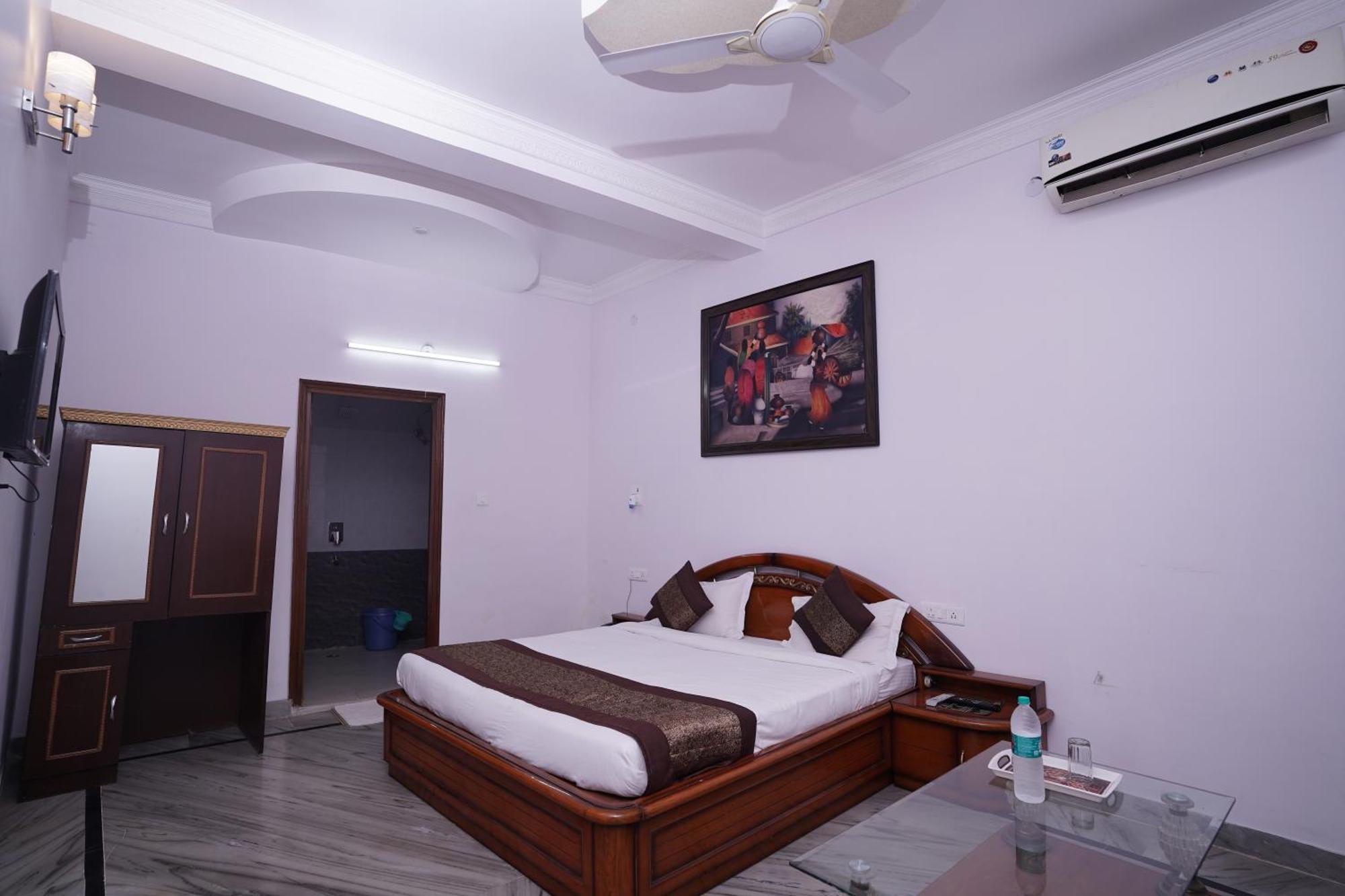 Hotel Lecston @Yashobhoomi Dwarka Sector - 25 Metro Station Делхи Екстериор снимка