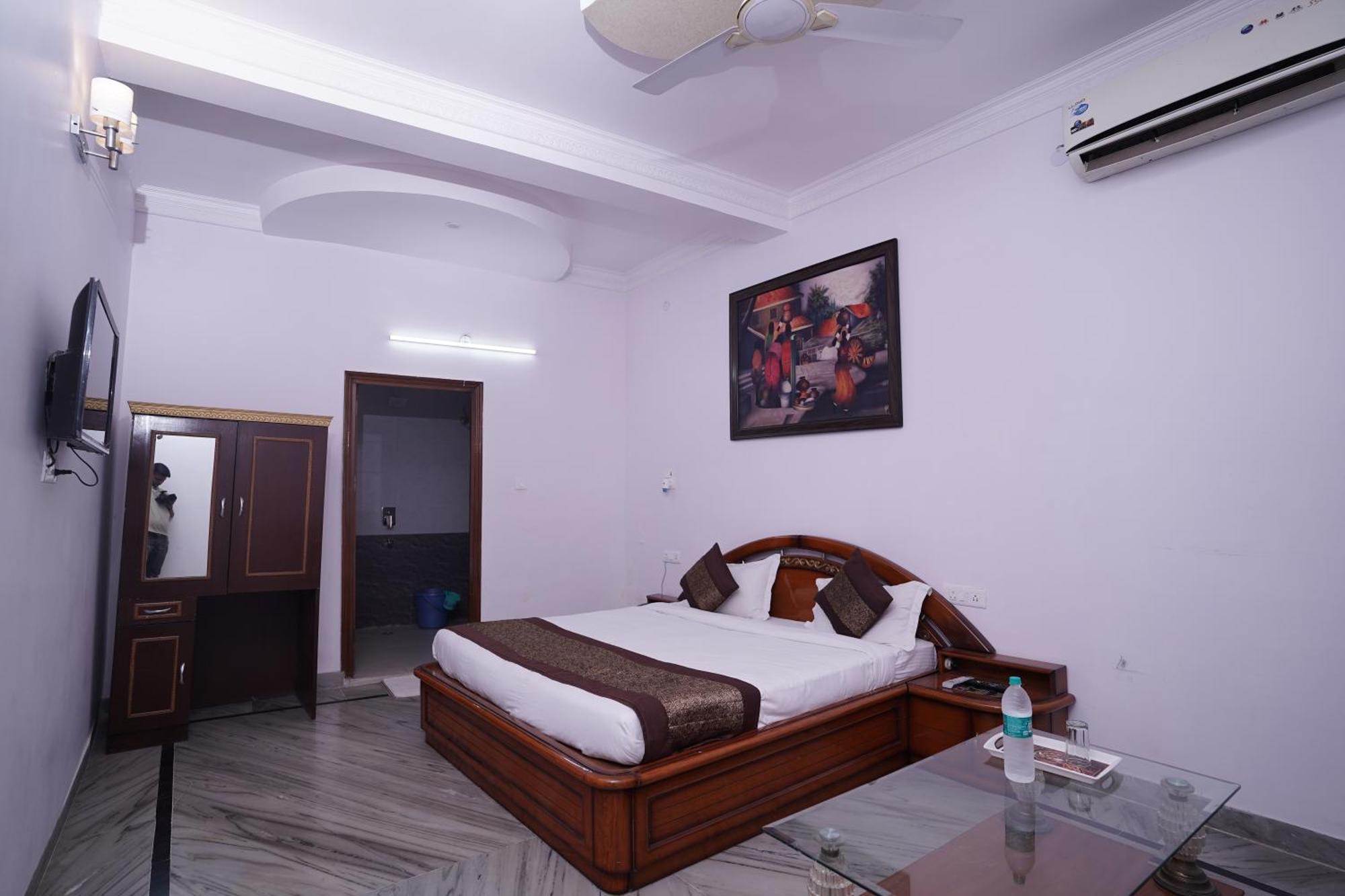 Hotel Lecston @Yashobhoomi Dwarka Sector - 25 Metro Station Делхи Екстериор снимка