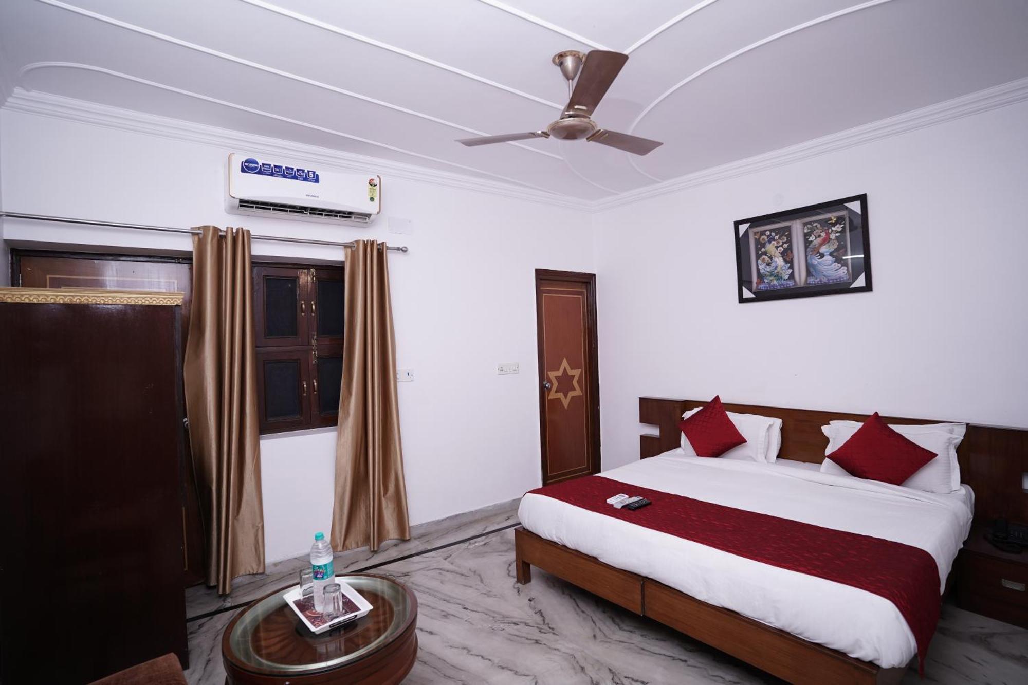 Hotel Lecston @Yashobhoomi Dwarka Sector - 25 Metro Station Делхи Екстериор снимка