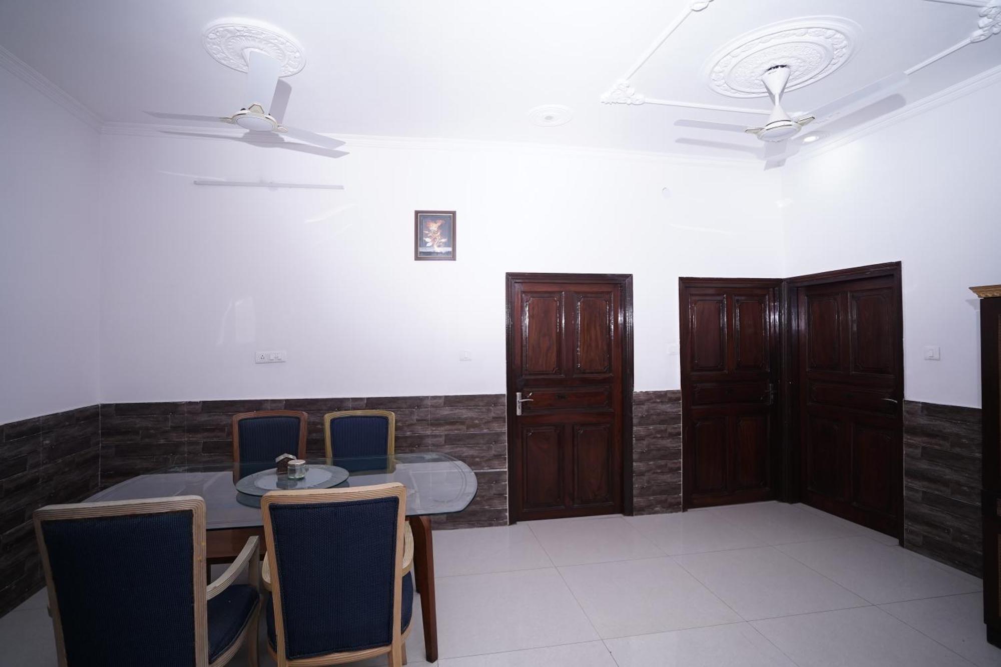 Hotel Lecston @Yashobhoomi Dwarka Sector - 25 Metro Station Делхи Екстериор снимка