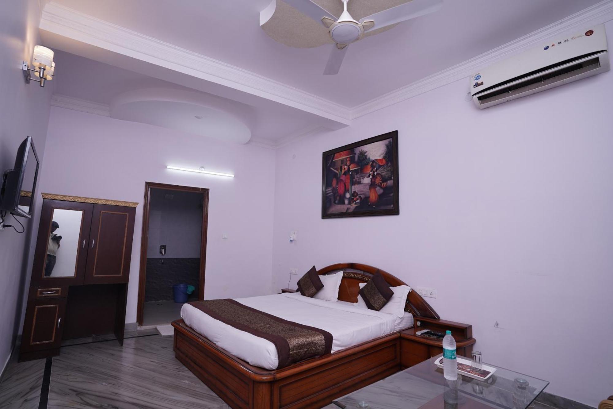 Hotel Lecston @Yashobhoomi Dwarka Sector - 25 Metro Station Делхи Екстериор снимка