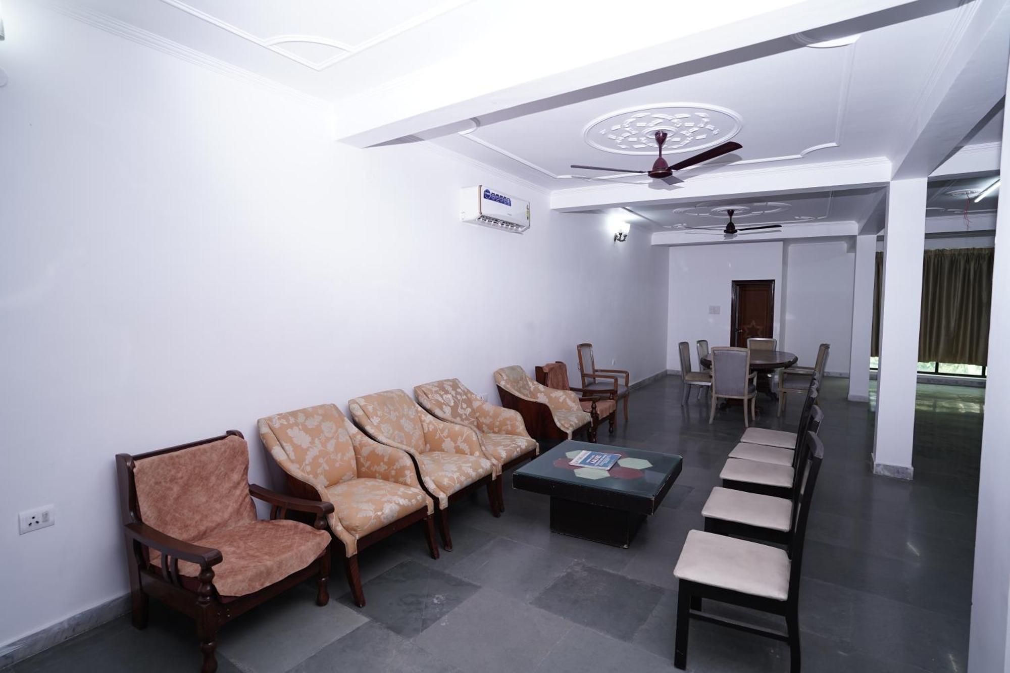 Hotel Lecston @Yashobhoomi Dwarka Sector - 25 Metro Station Делхи Екстериор снимка