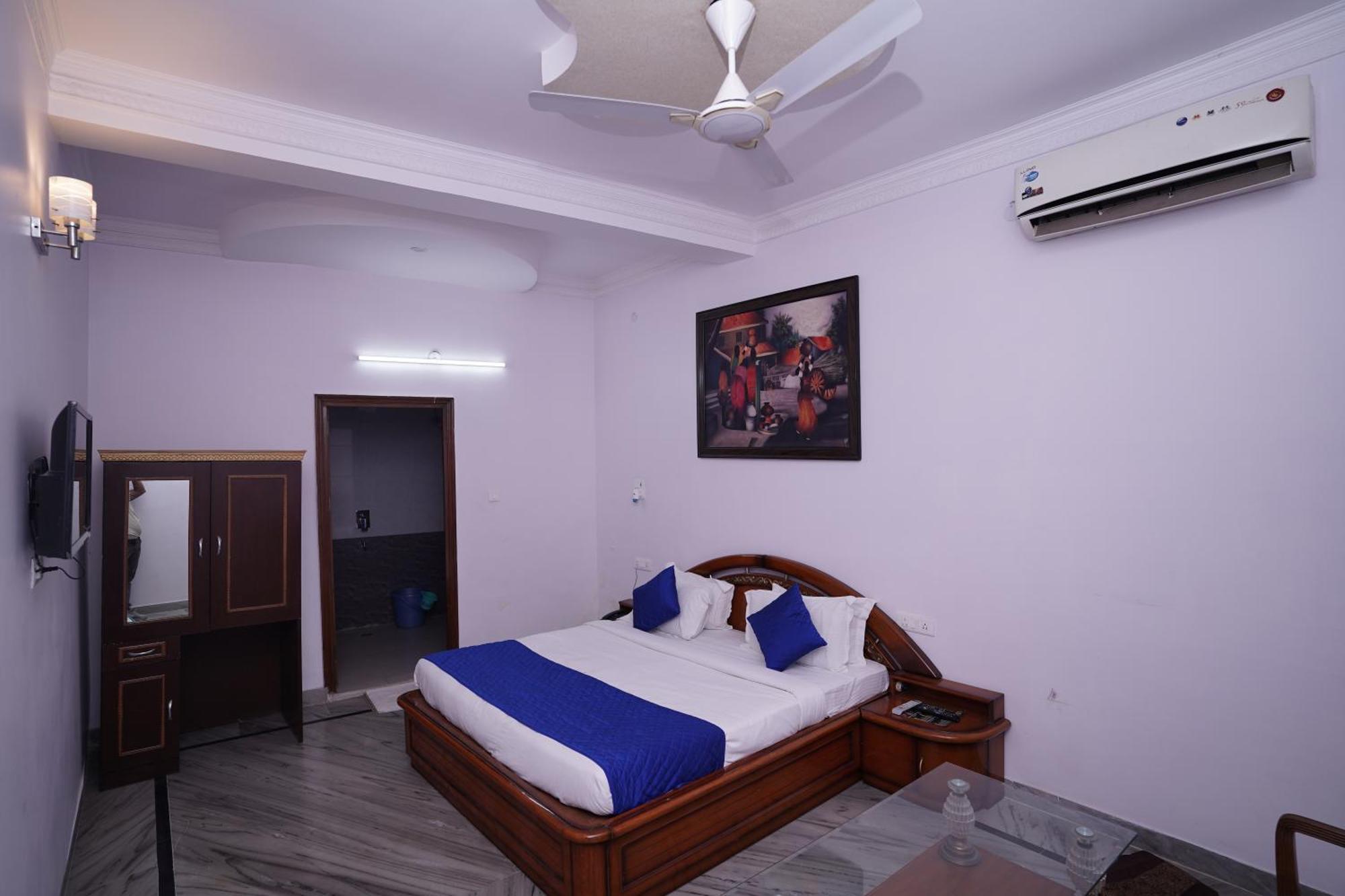 Hotel Lecston @Yashobhoomi Dwarka Sector - 25 Metro Station Делхи Екстериор снимка