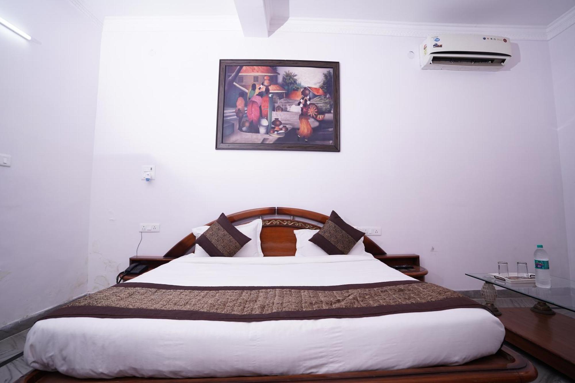 Hotel Lecston @Yashobhoomi Dwarka Sector - 25 Metro Station Делхи Екстериор снимка