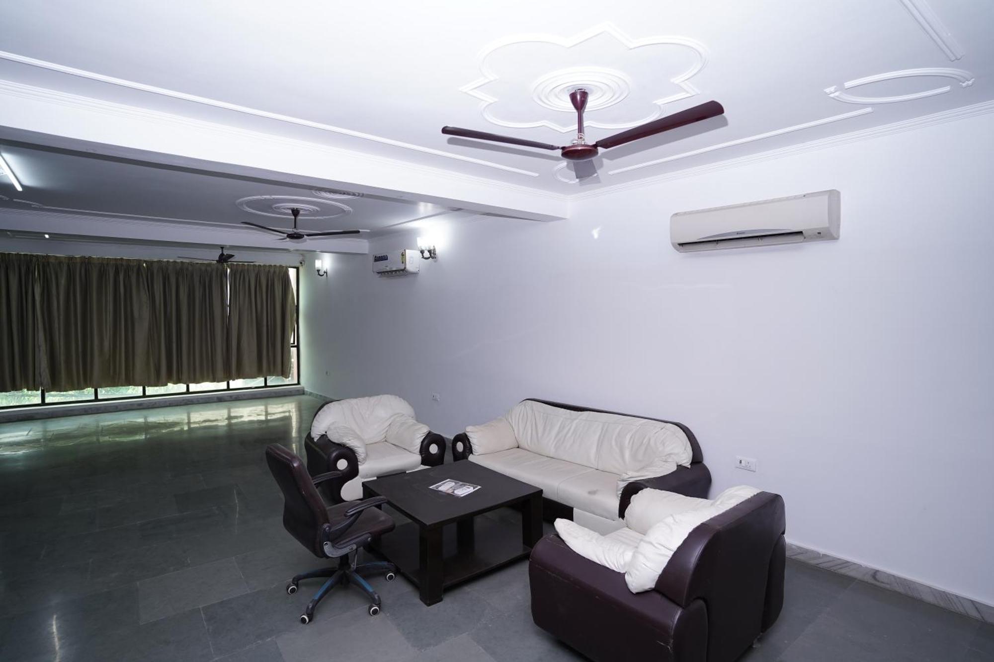 Hotel Lecston @Yashobhoomi Dwarka Sector - 25 Metro Station Делхи Екстериор снимка