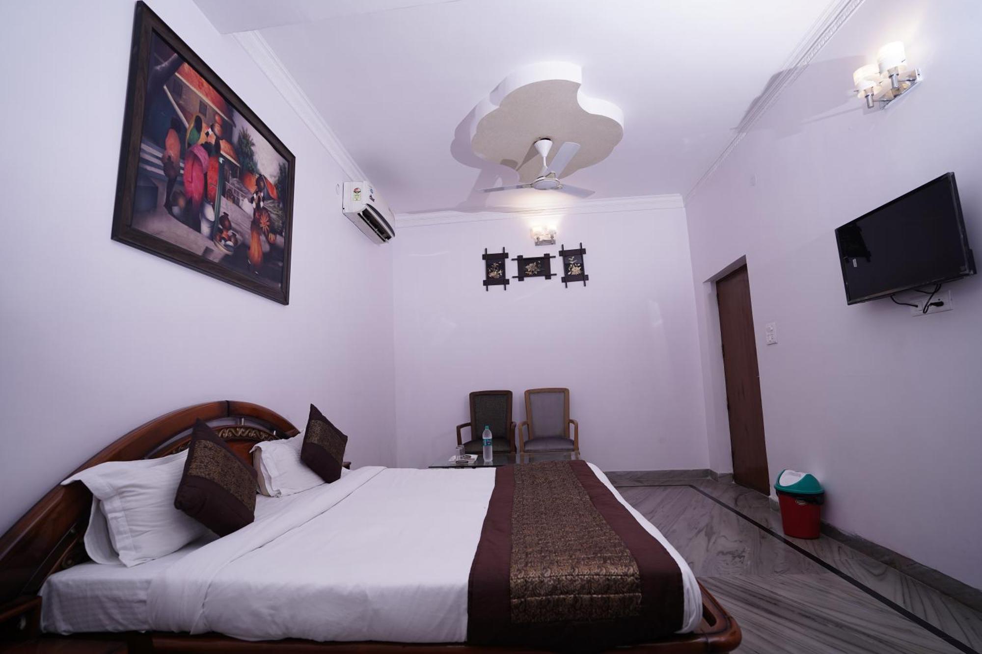 Hotel Lecston @Yashobhoomi Dwarka Sector - 25 Metro Station Делхи Екстериор снимка
