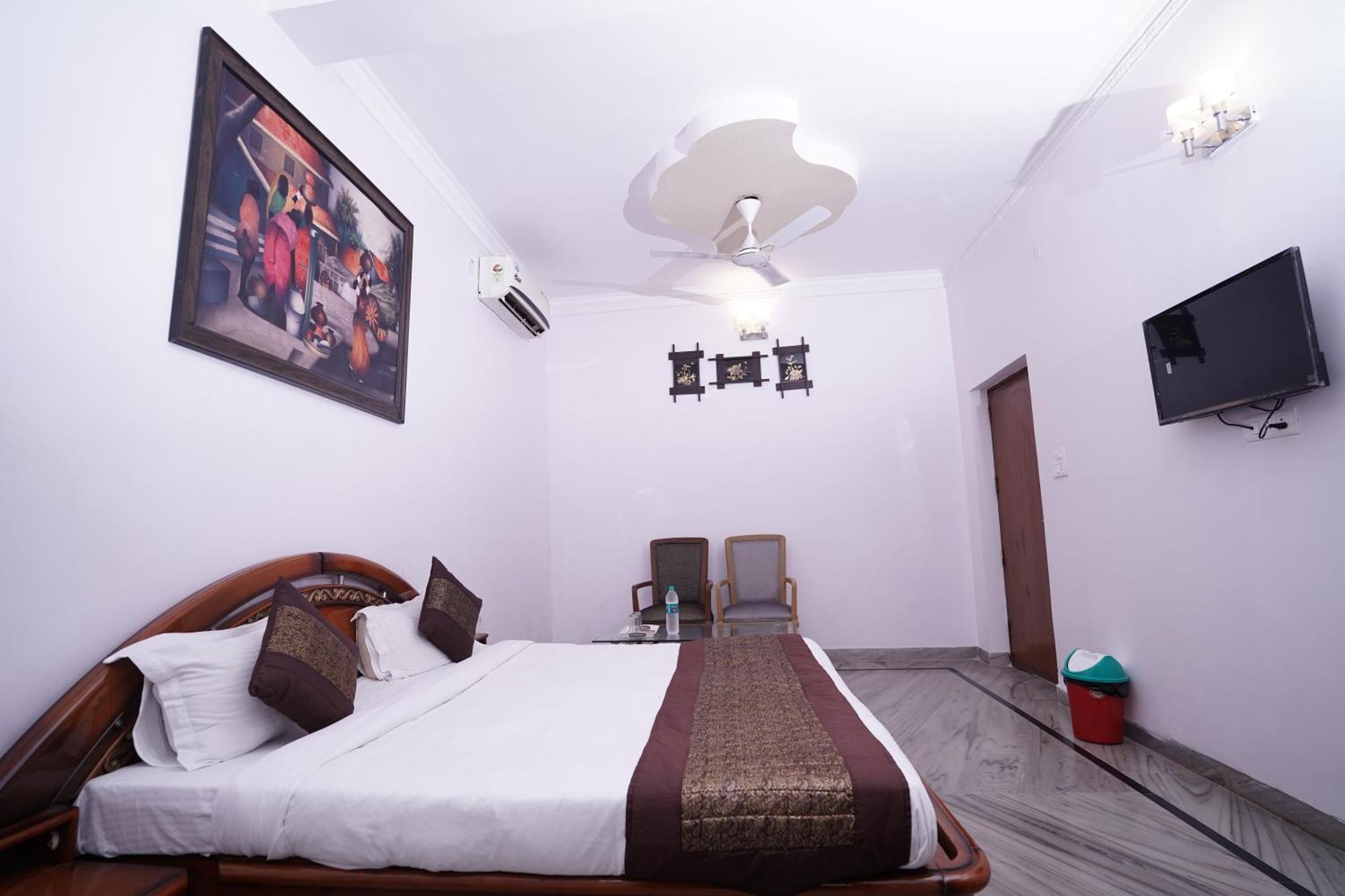 Hotel Lecston @Yashobhoomi Dwarka Sector - 25 Metro Station Делхи Екстериор снимка