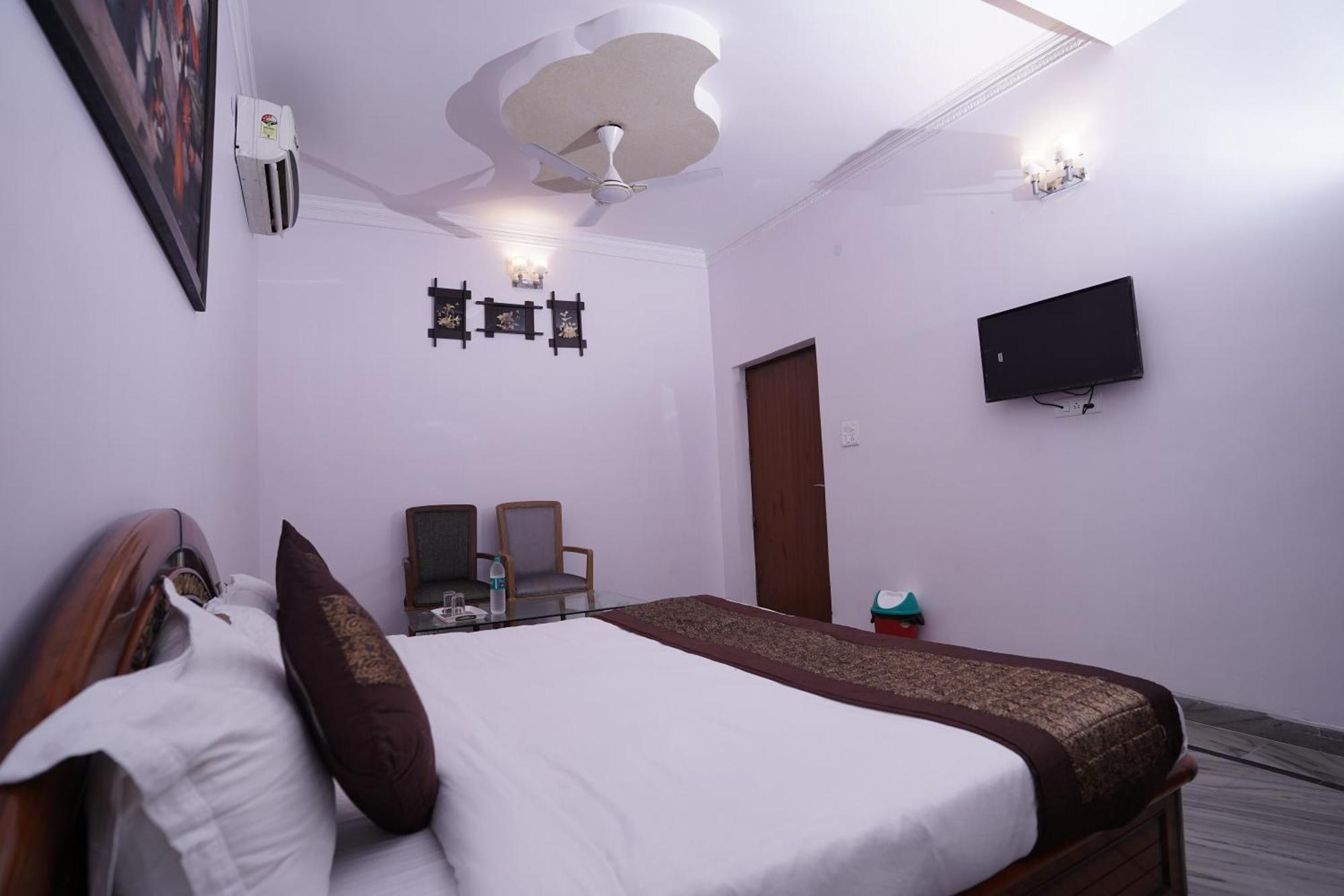 Hotel Lecston @Yashobhoomi Dwarka Sector - 25 Metro Station Делхи Екстериор снимка